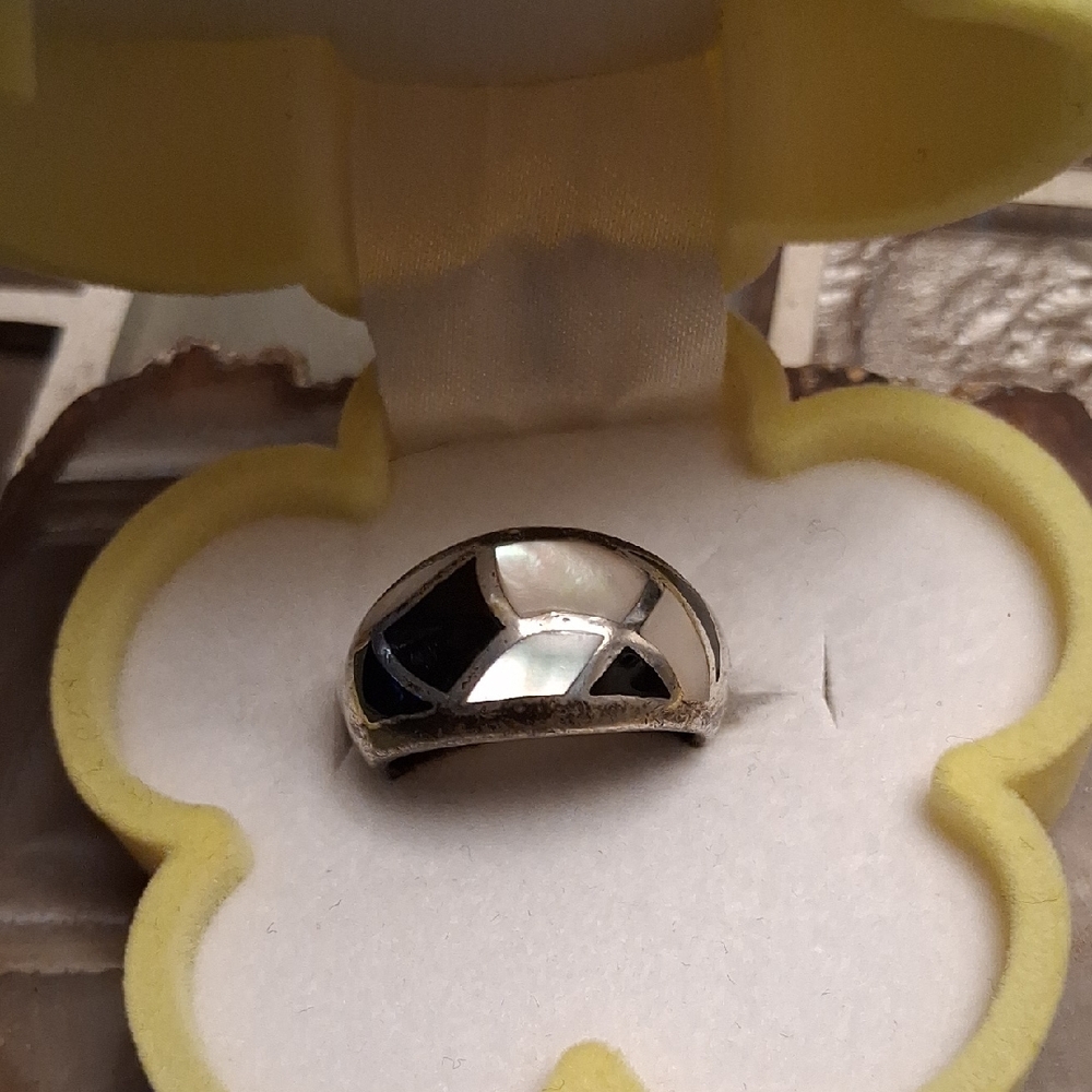 Vintage Black and Silver Ring